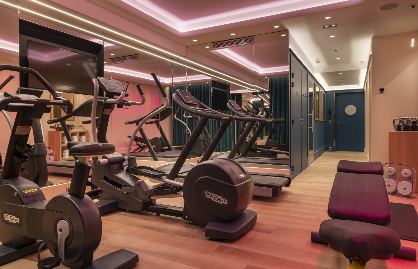 Hôtel Victor Hugo Paris Kléber Bar, the ideal place for a discreet business meeting or a cocktail near Trocadéro.